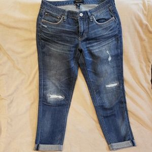 White house black market Girlfriend Capri